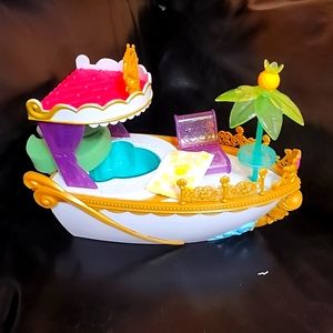 Palace Pets S.S. Pawcation Royal Yacht